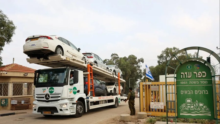 תחת אש: קבוצת שלמה החזירה למפוני כפר עזה רכבים שנותרו מאחור