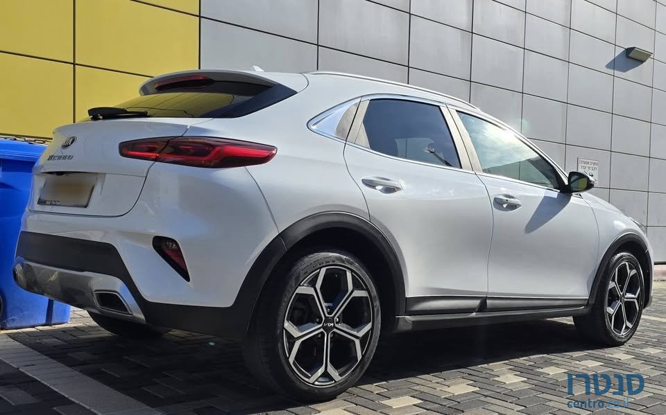 2020' Kia XCeed photo #3