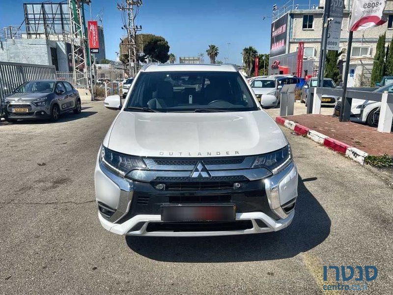 2019' Mitsubishi Outlander מיצובישי אאוטלנדר photo #2