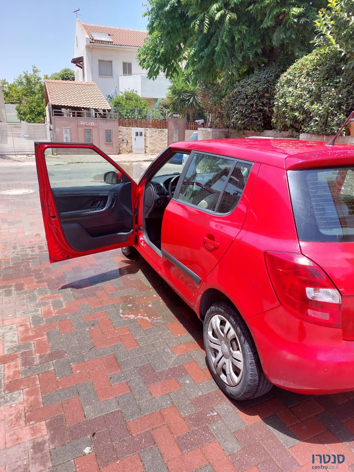 2012' Skoda Fabia סקודה פאביה photo #4