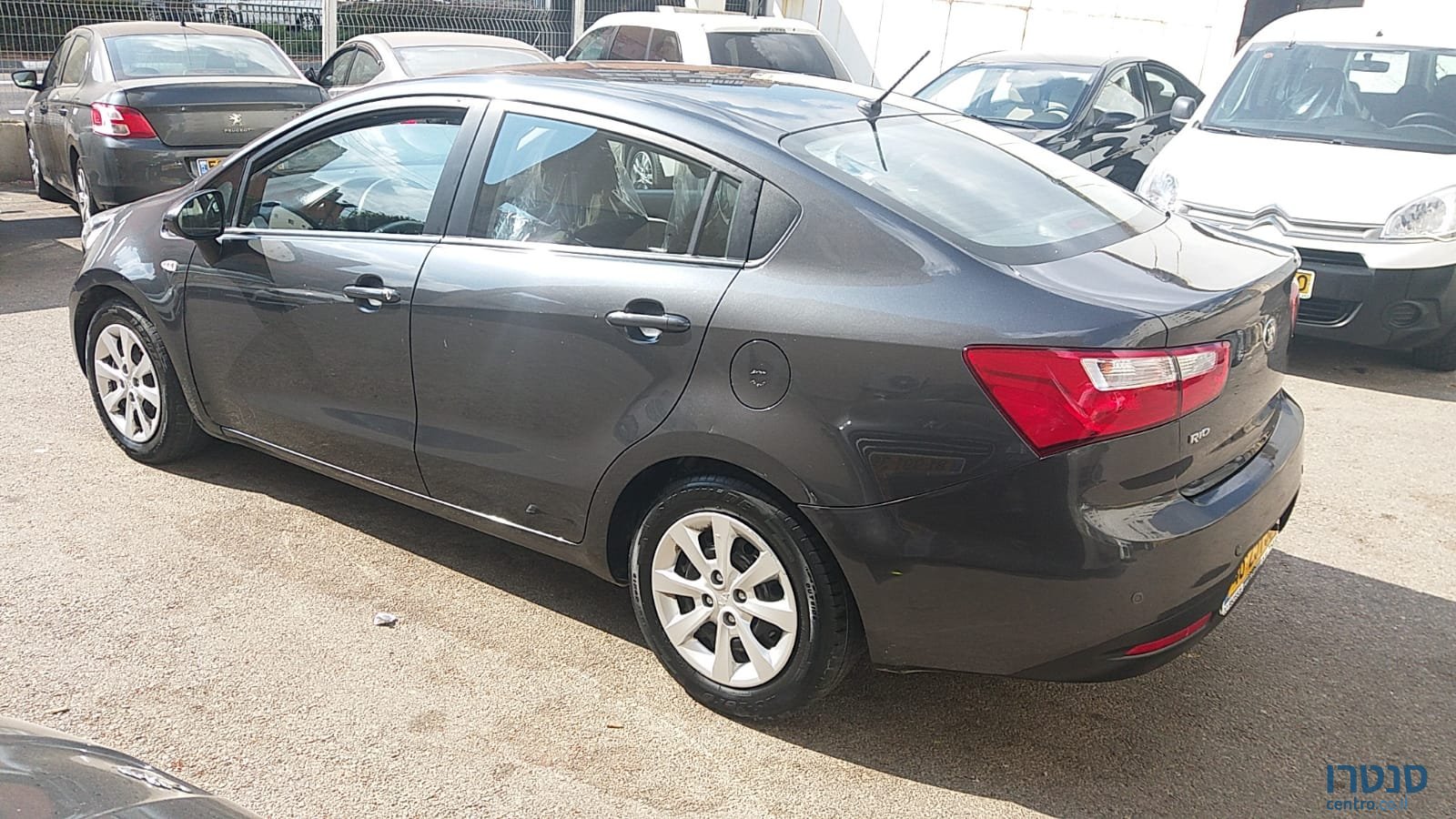 2015' Kia Rio photo #2