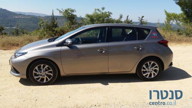2017' Toyota Auris photo #3