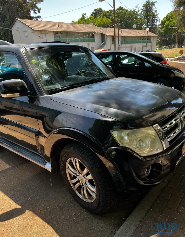 2013' Mitsubishi Pajero מיצובישי פג'רו photo #4