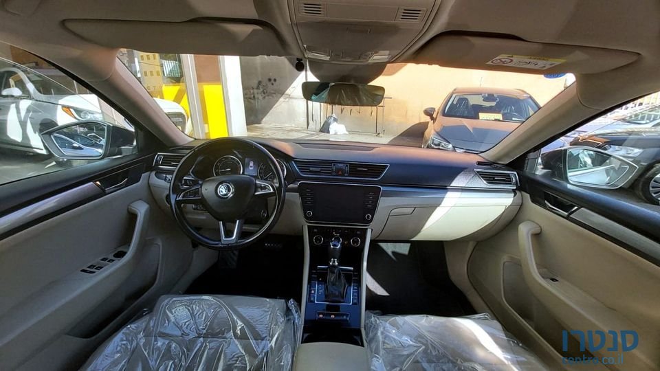 2016' Skoda Superb photo #3