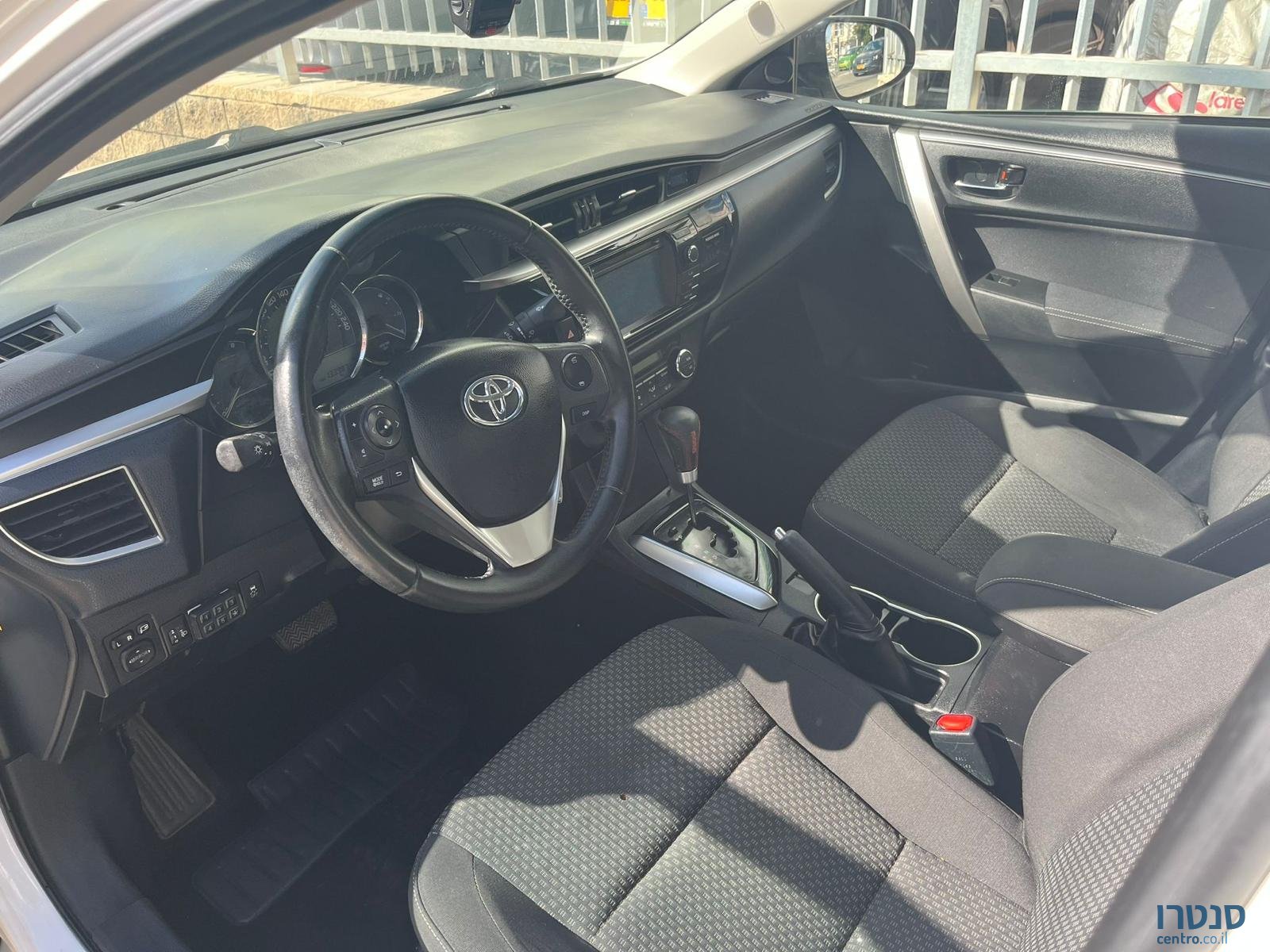 2015' Toyota Corolla photo #3