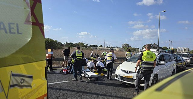 В Хадере грузовик сбил мужчину, пострадавший в тяжелом состоянии