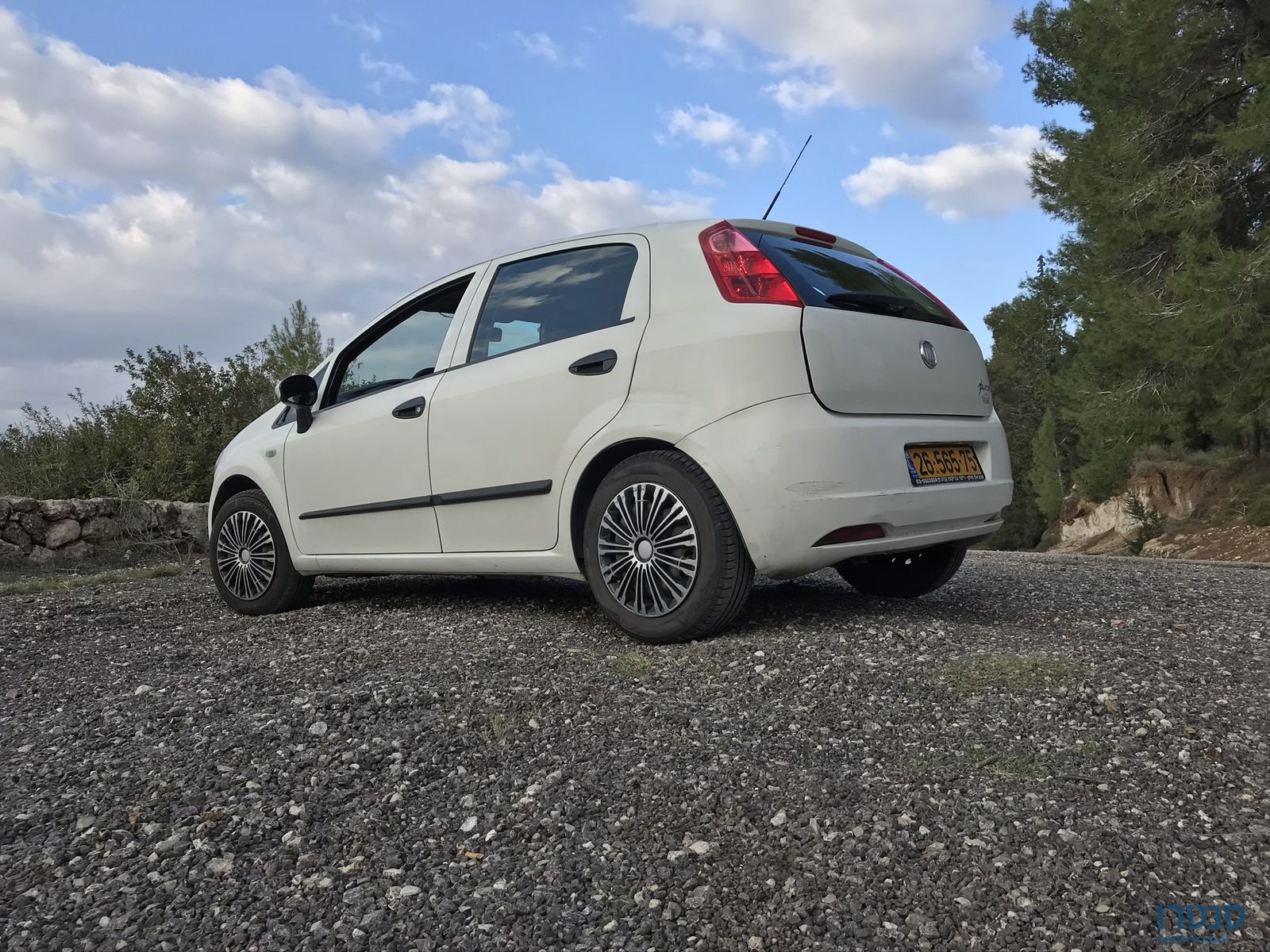 2011' Fiat Grande Punto Active photo #1