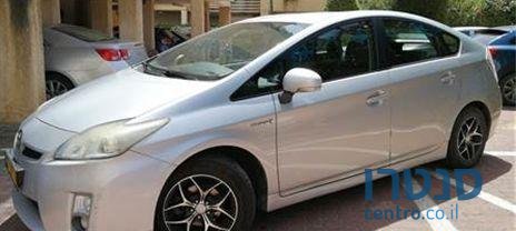2011' Toyota Prius טויוטה פריוס photo #2