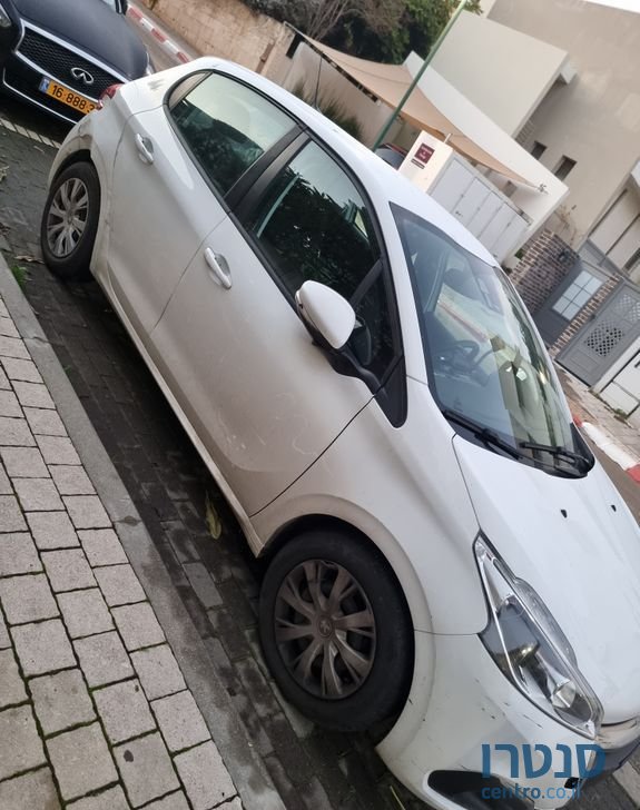 2019' Peugeot 208 פיג'ו photo #2