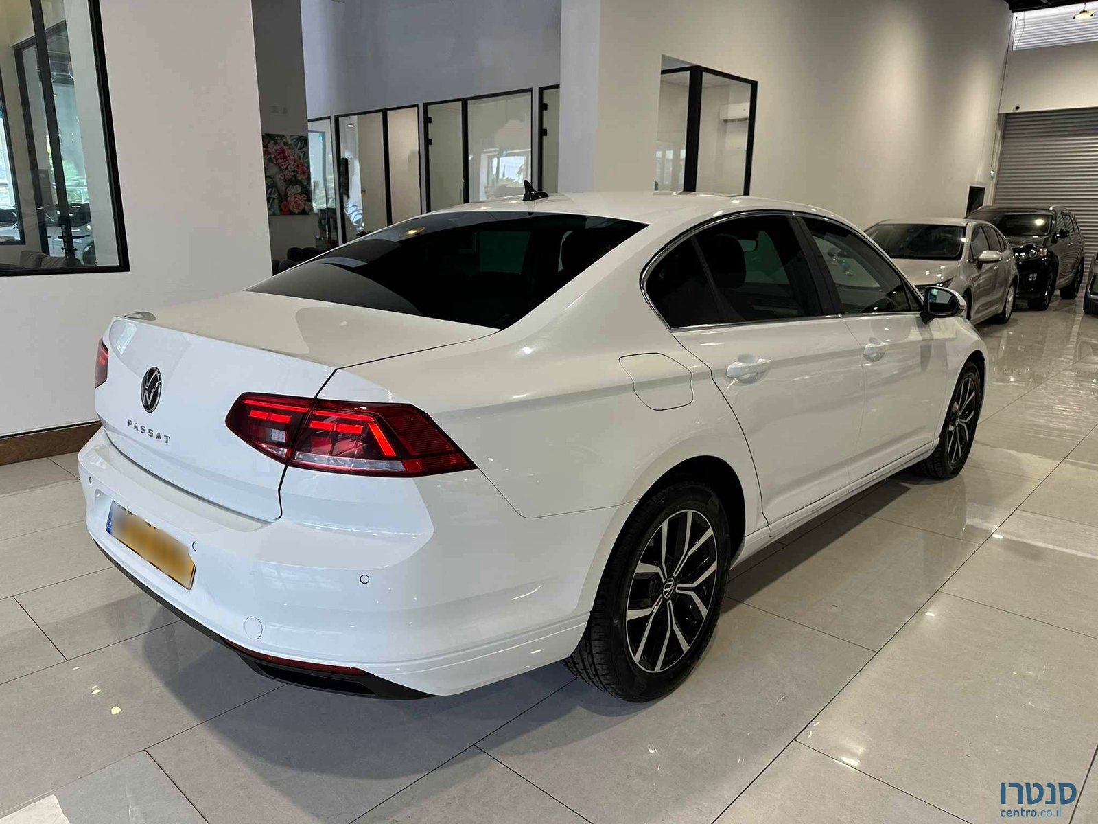 2021' Volkswagen Passat photo #3