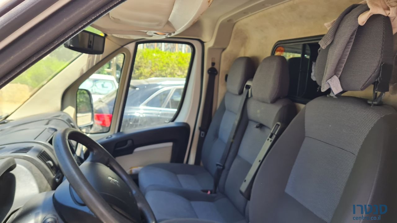 2011' Peugeot photo #1