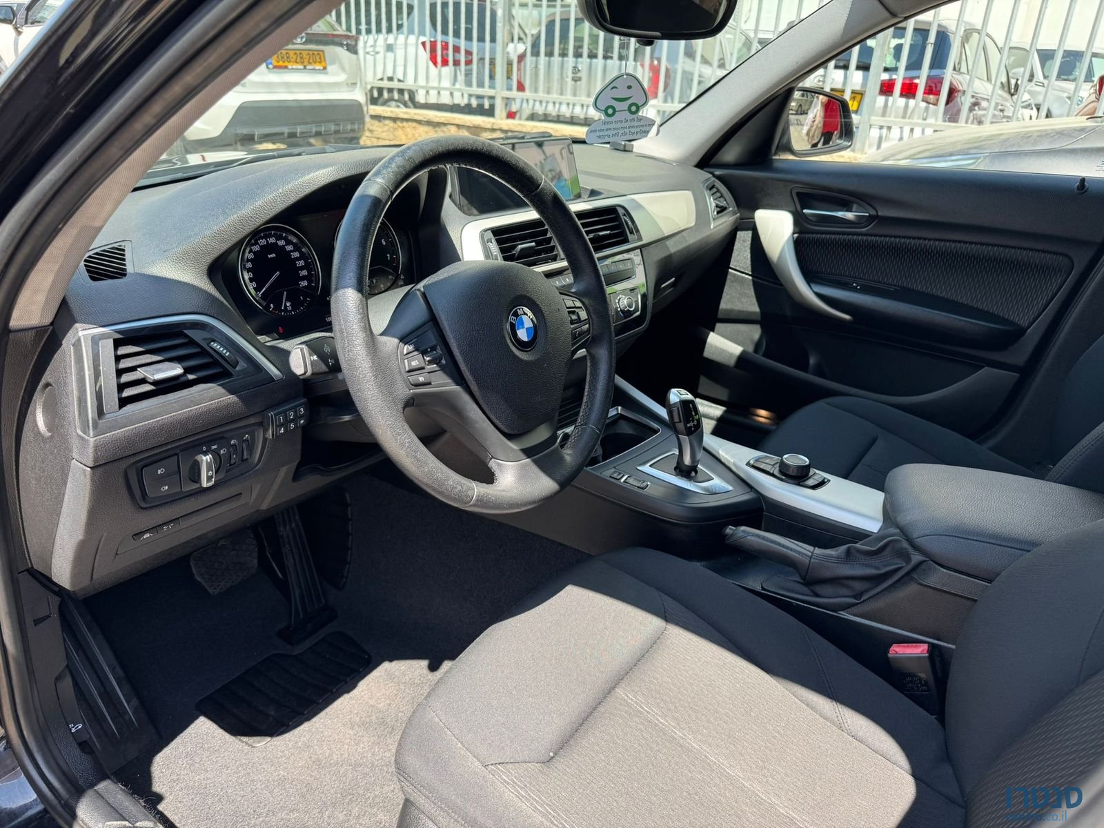 2019' BMW 118 photo #2