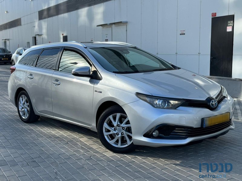 2018' Toyota Auris photo #2