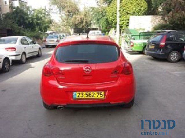 2011' Opel Astra photo #2