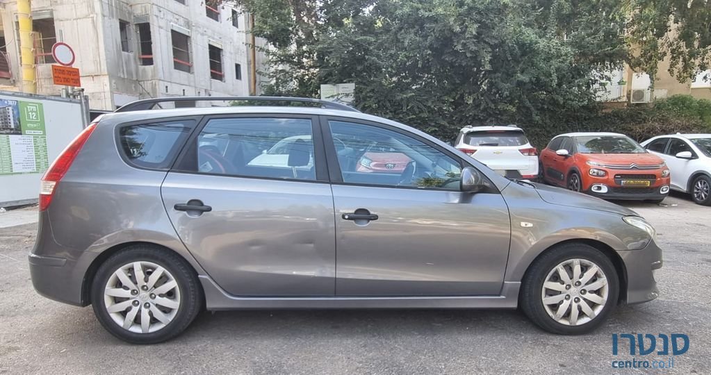 2011' Hyundai i30 יונדאי photo #1