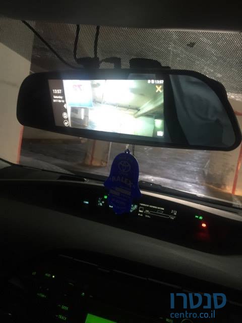 2012' Toyota Prius photo #6