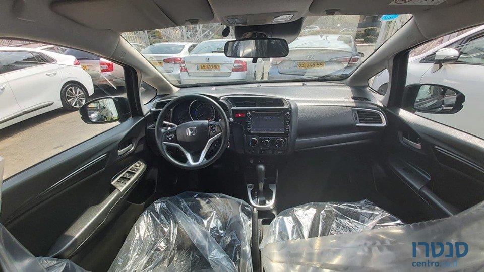 2017' Honda Jazz photo #3