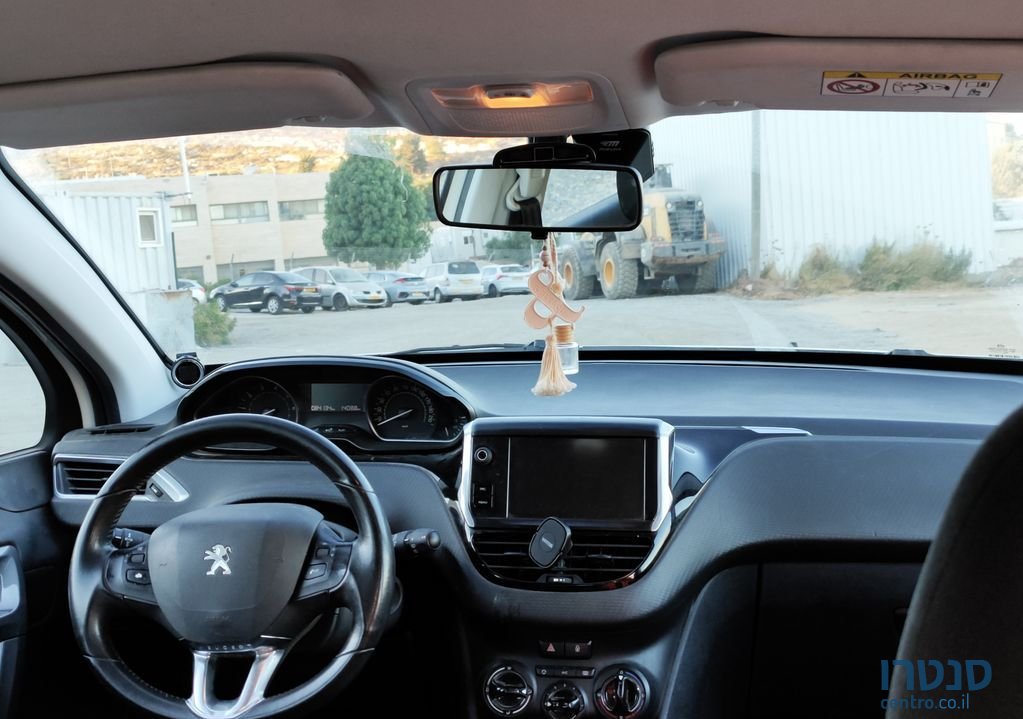 2017' Peugeot 2008 פיג'ו photo #2
