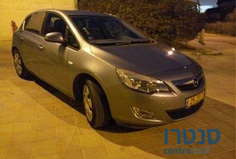 2012' Opel Astra photo #2