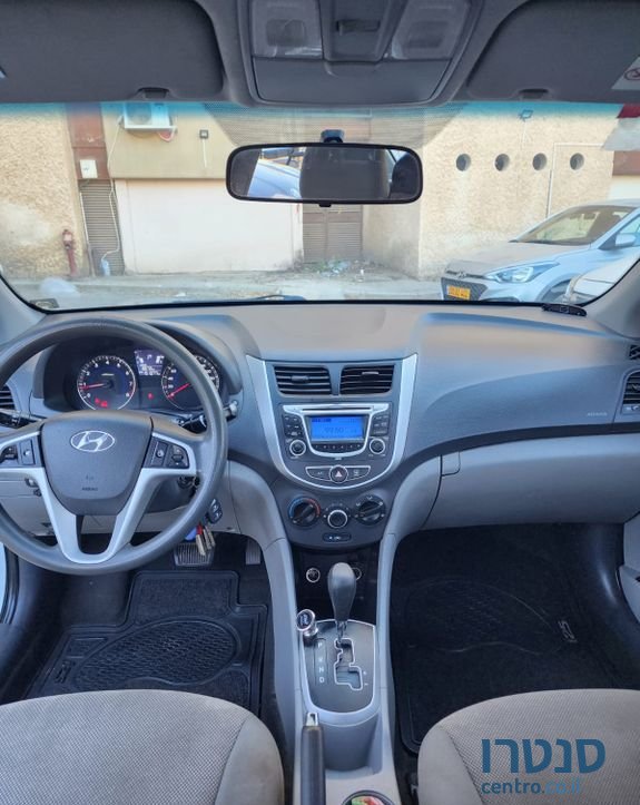 2012' Hyundai i25 יונדאי photo #6