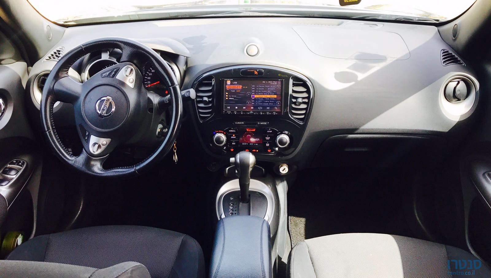 2012' Nissan Juke photo #3