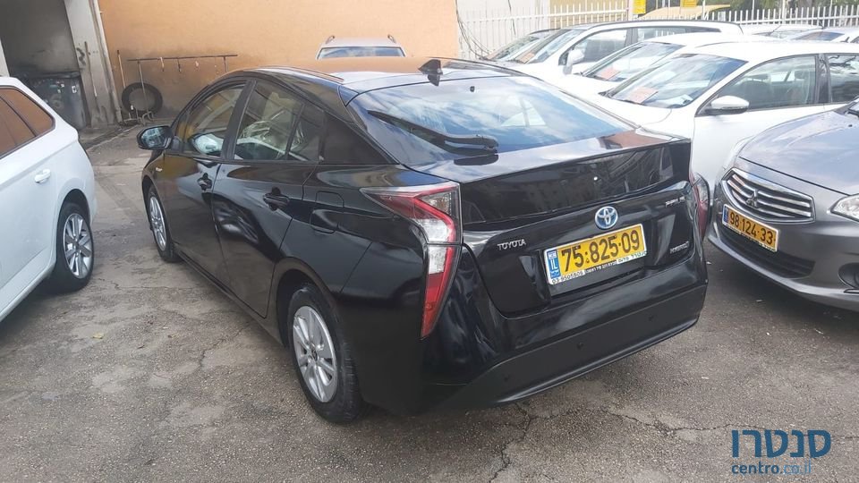 2017' Toyota Prius photo #2