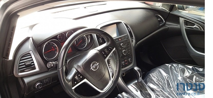 2013' Opel Astra photo #3