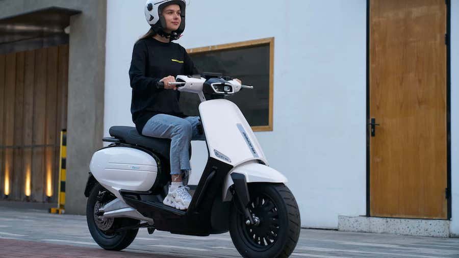 New Velocifero Tennis-E Is A Compact And Charming Electric Scooter