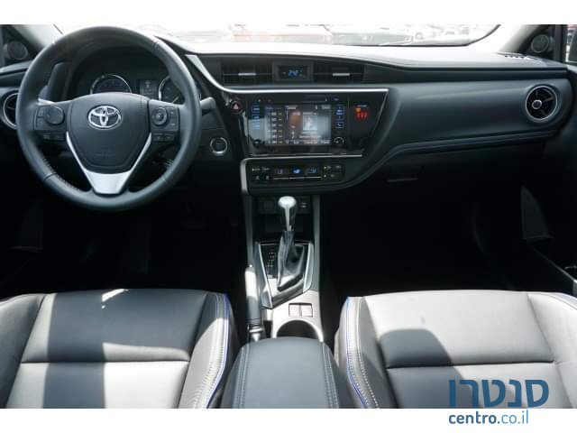 2019' Toyota Corolla photo #2