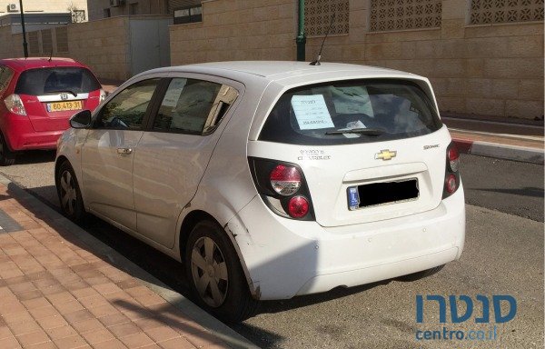 2011' Chevrolet Sonic photo #2