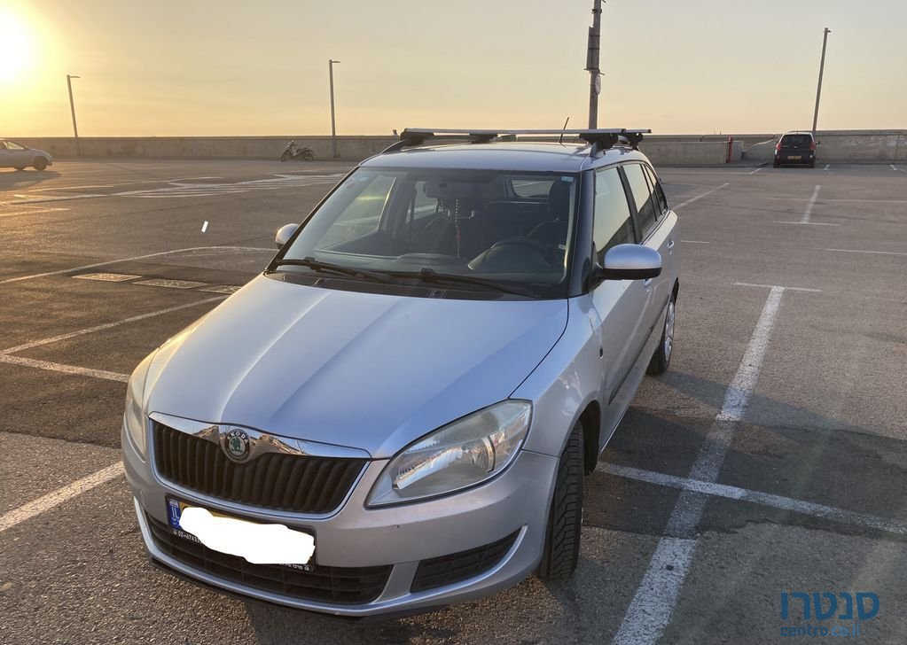 2011' Skoda Fabia סקודה פאביה photo #2