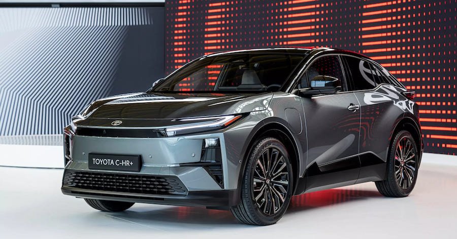Лучше конкурентов из Китая? Тест-драйв Toyota C-HR+