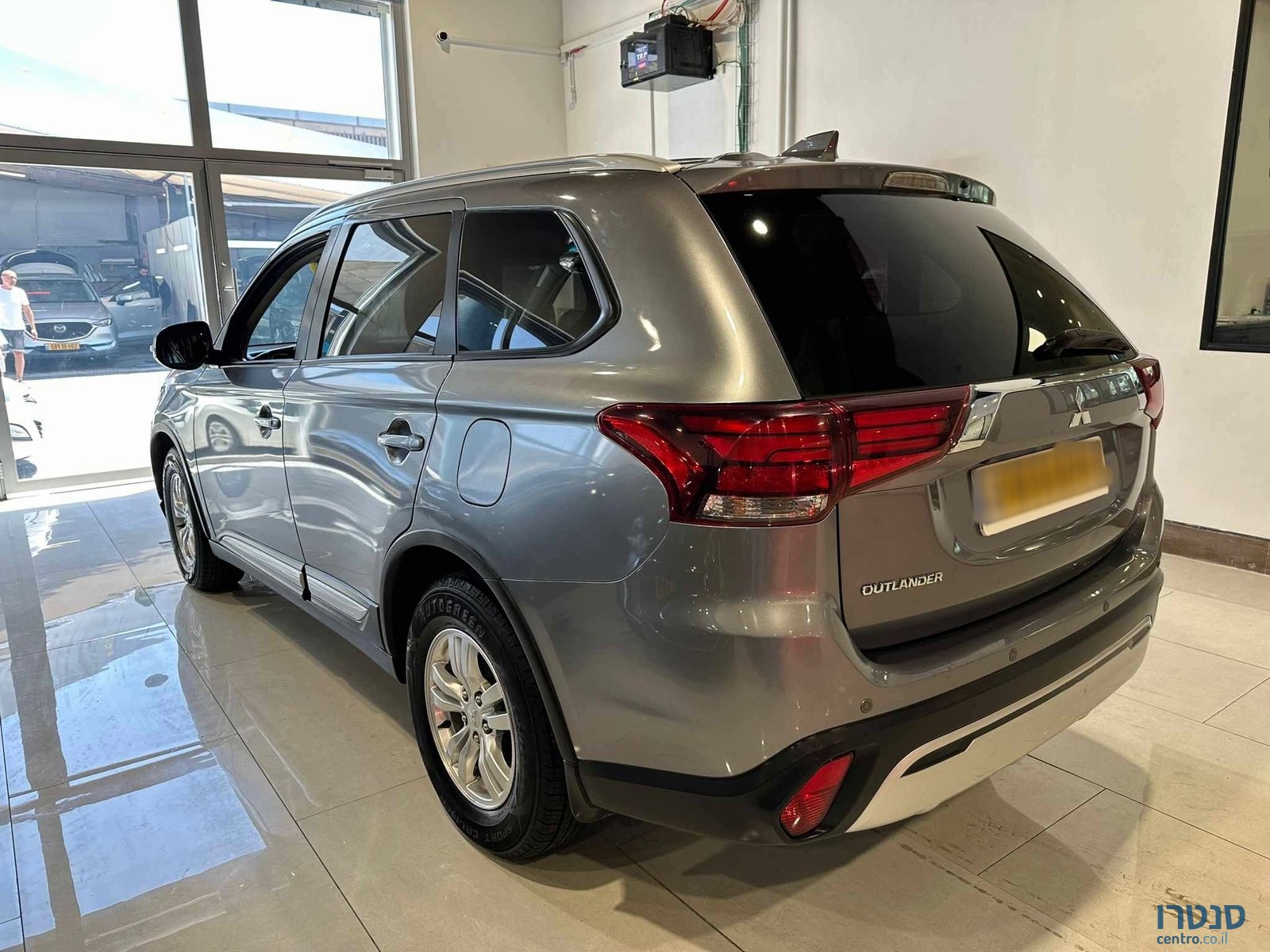 2020' Mitsubishi Outlander photo #4