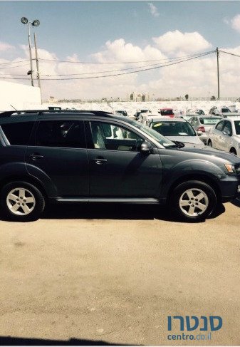 2012' Mitsubishi Outlander photo #2