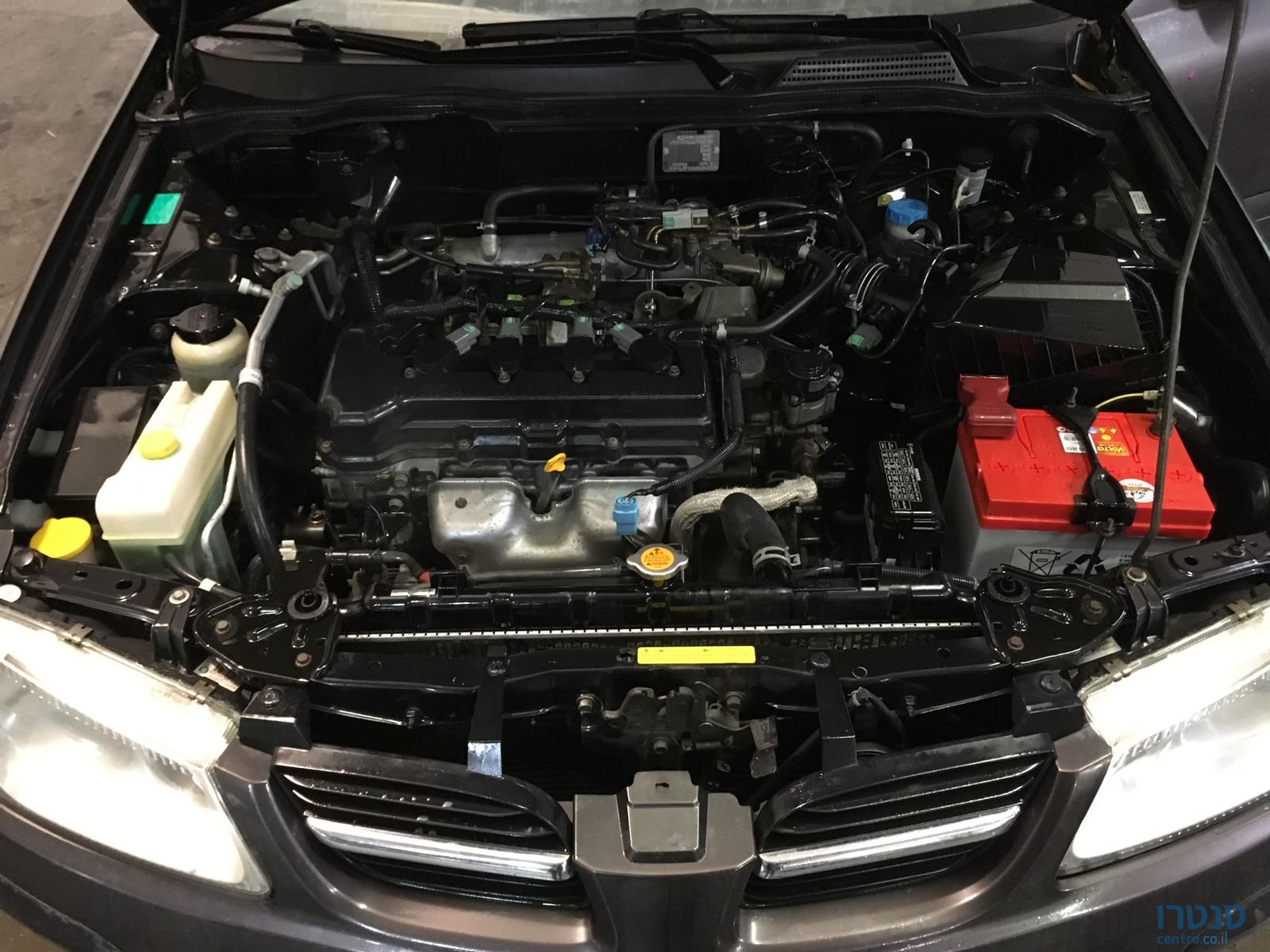 2001' Nissan Almera photo #2