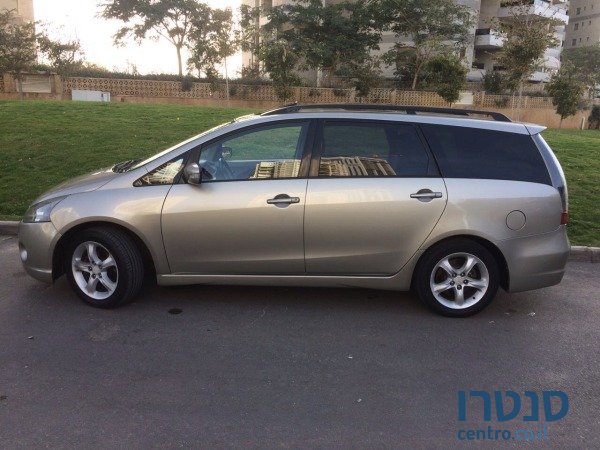 2007' Mitsubishi Grandis photo #1