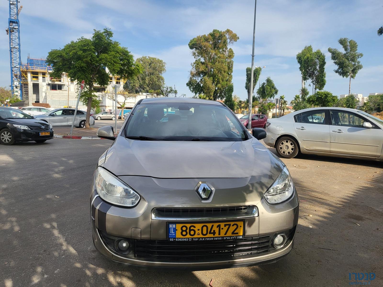 2011' Renault Fluence photo #7