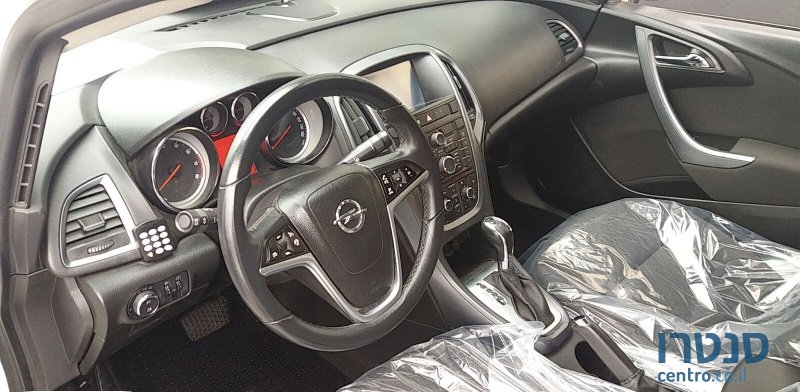 2015' Opel Astra photo #3