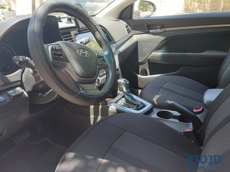 2016' Hyundai Elantra photo #5