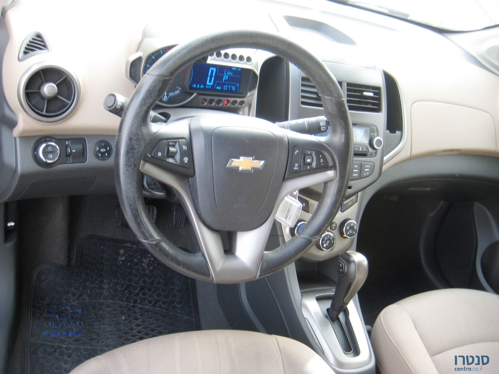 2011' Chevrolet Sonic photo #5