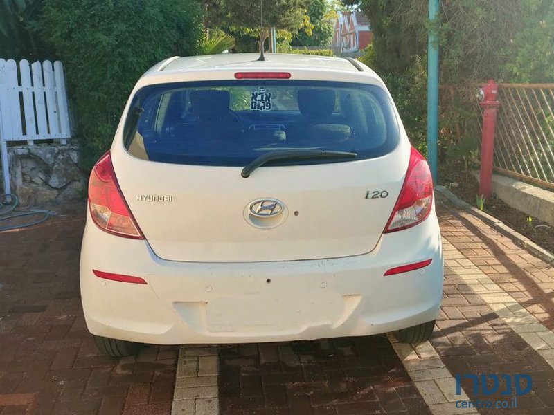 2014' Hyundai i20 יונדאי photo #2