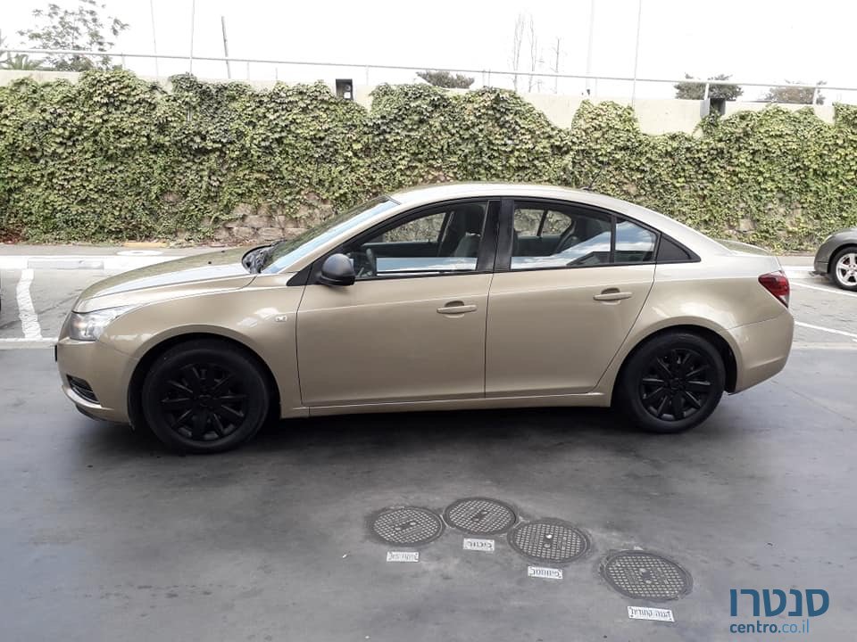 2010' Chevrolet Cruze photo #2