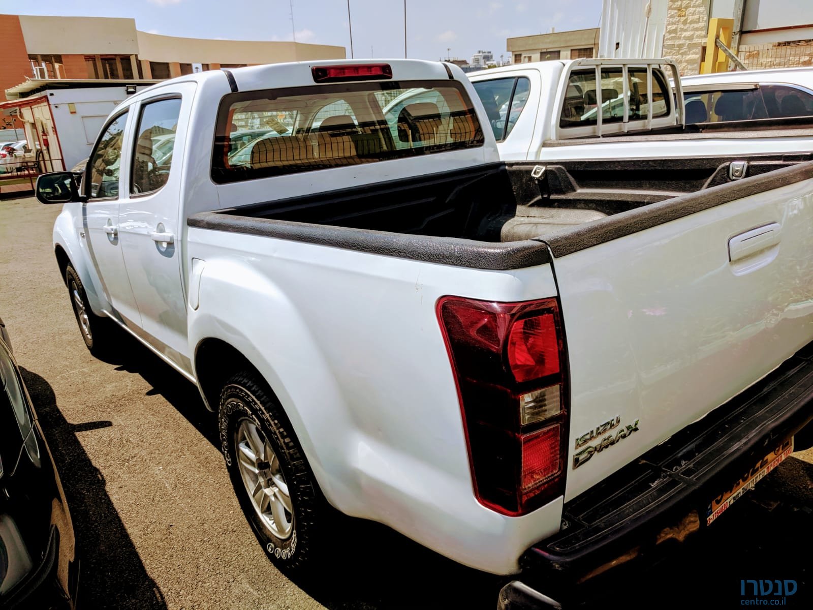 2015' Isuzu D-Max photo #3