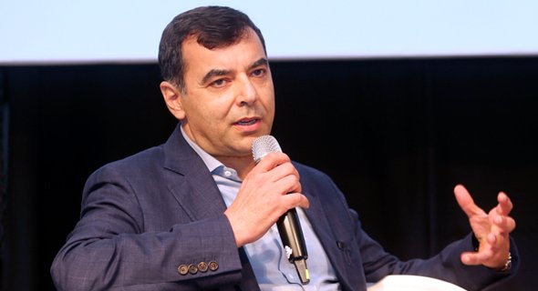 Robotaxis Are a Necessary Stepping Stone for Driverless Cars, Says Mobileye CEO