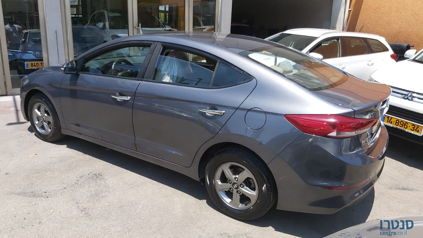 2016' Hyundai Elantra photo #2