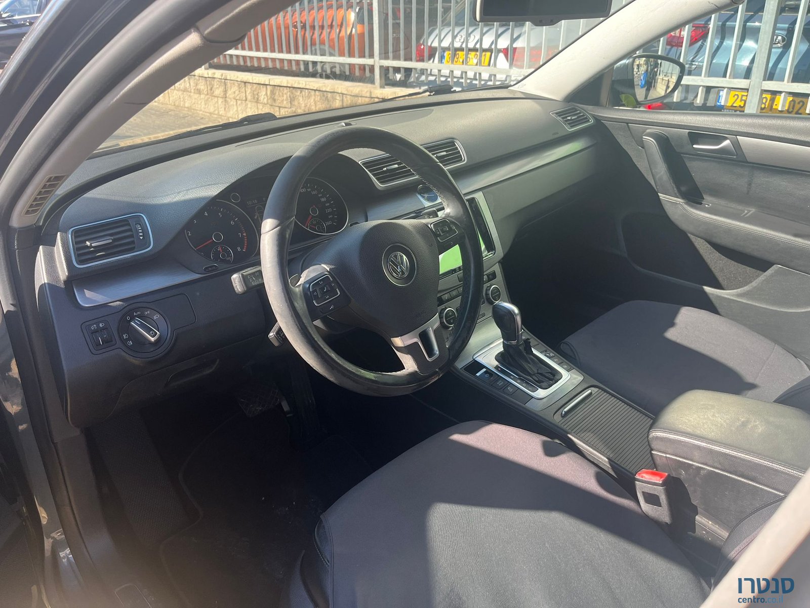 2014' Volkswagen Passat photo #3