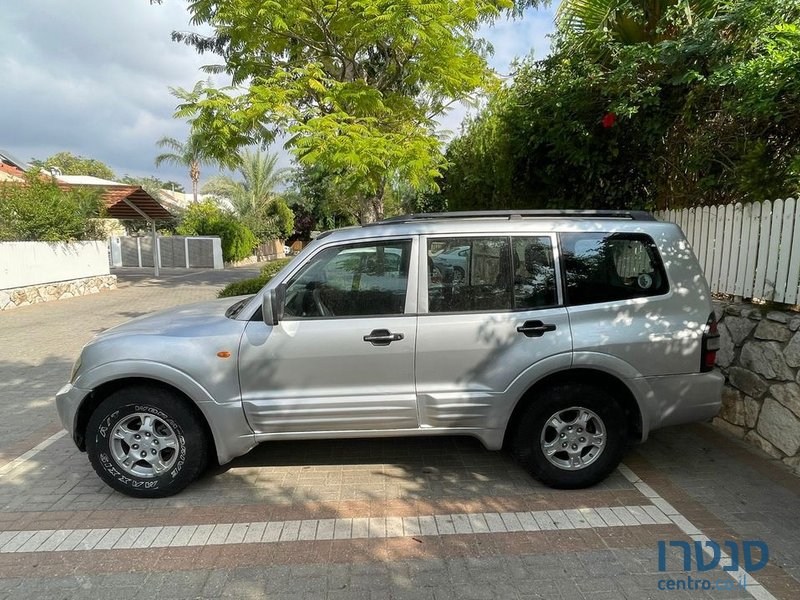 2001' Mitsubishi Pajero מיצובישי פג'רו photo #2