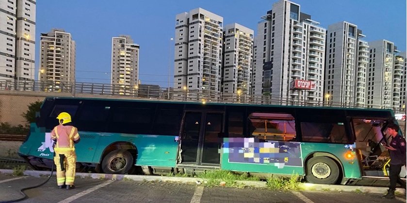 Мужчина угнал автобус со стоянки в Реховоте