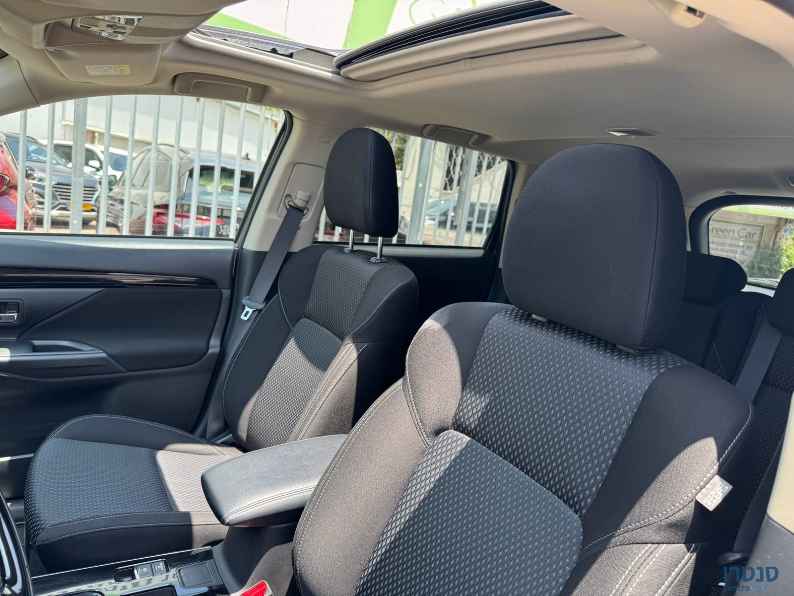 2021' Mitsubishi Outlander photo #4