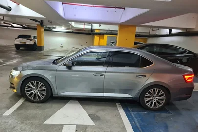 2020' Skoda Superb style 2000